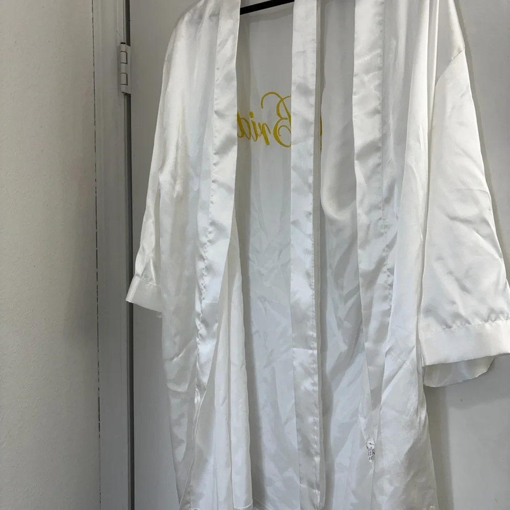 Bridal kit: White Bride Robe + Short Veil - Picture 4 of 14